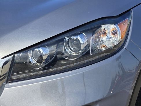 Used 2020 Kia Sorento L image 9