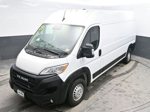 Used 2025 RAM ProMaster 2500 w/ Convenience Group image 17