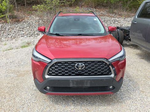 Used 2022 Toyota Corolla Cross XLE w/ Convenience Package image 2