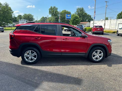 Certified 2022 GMC Terrain SLE w/ Driver Convenience Package AWD/4WD image 4
