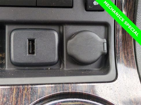 Used 2015 Chevrolet Traverse LT image 38