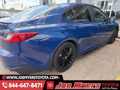 Used 2025 Toyota Camry SE w/ Convenience Package image 4
