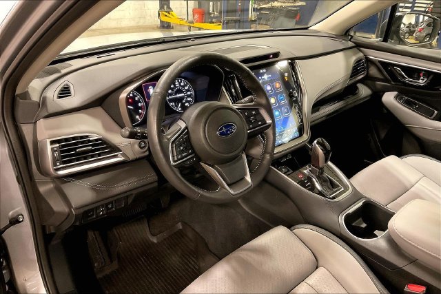 Used 2025 Subaru Outback Limited AWD/4WD image 14