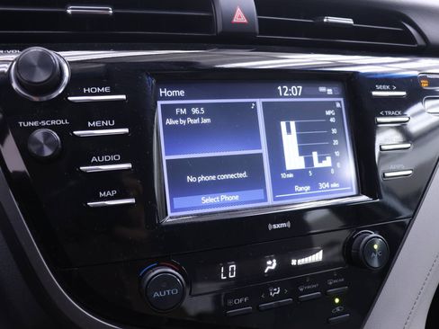 Used 2020 Toyota Camry SE FWD image 8