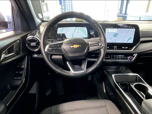 Used 2025 Chevrolet Equinox LT image 17