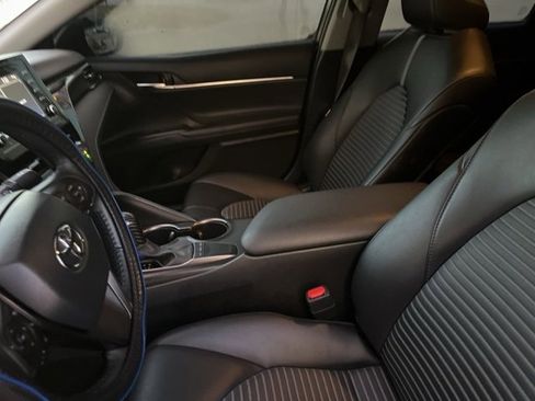 Used 2024 Toyota Camry SE image 9
