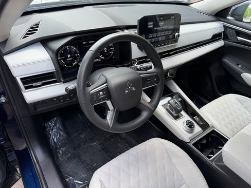 Used 2023 Mitsubishi Outlander SEL AWD/4WD image 28
