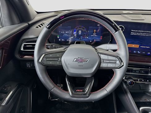 Used 2025 Chevrolet Traverse RS image 11