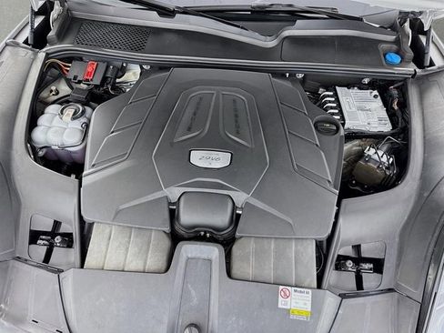 Used 2023 Porsche Cayenne S Platinum image 32