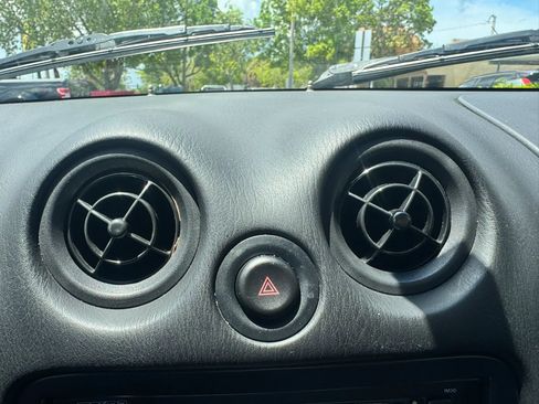 Used 1999 MAZDA MX-5 Miata RWD image 25