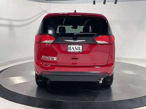 Used 2026 Chrysler Voyager LX image 7