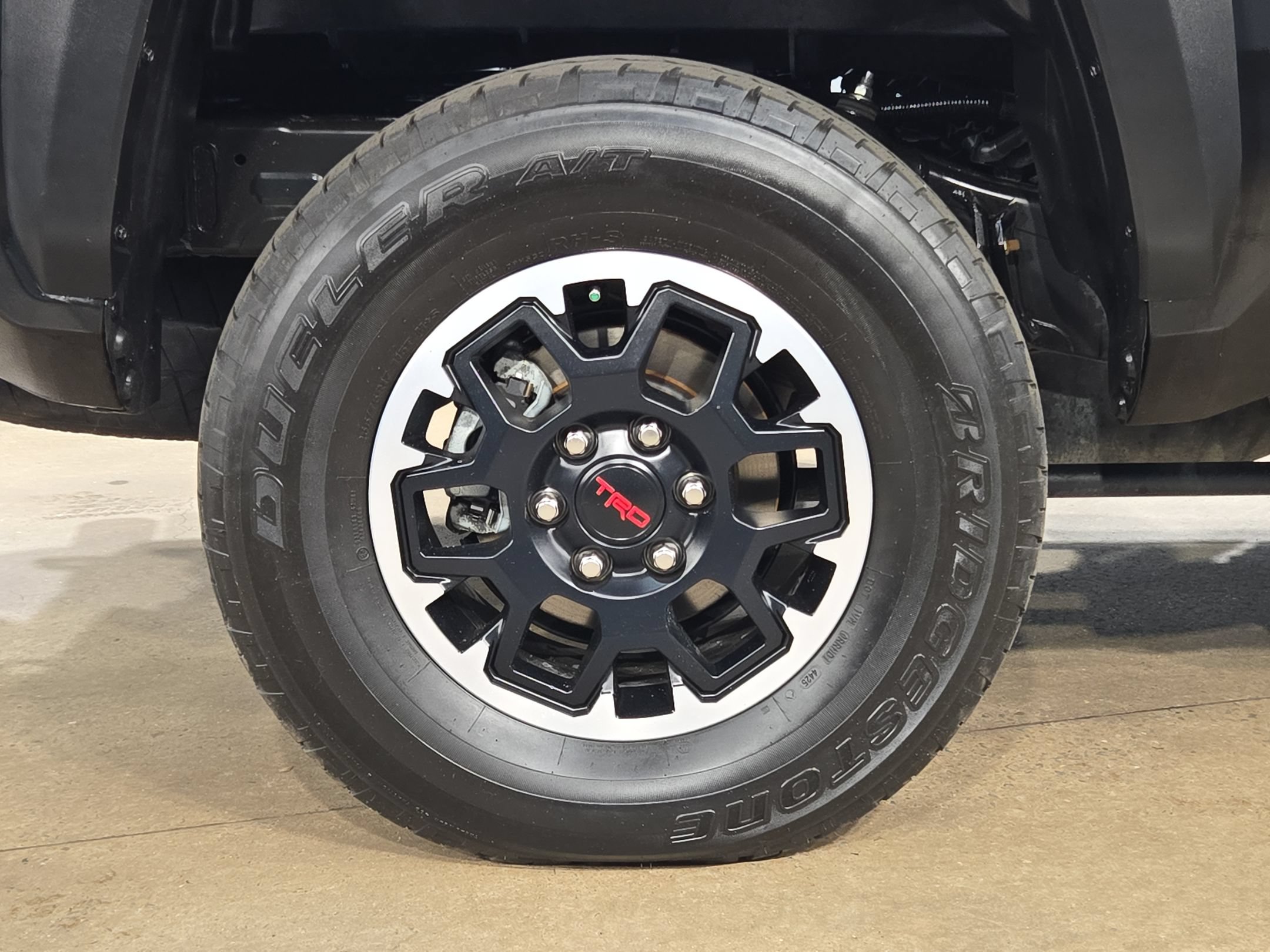 Used 2025 Toyota Tacoma TRD Off-Road w/ TRD Off Road Upgrade Package AWD/4WD image 15