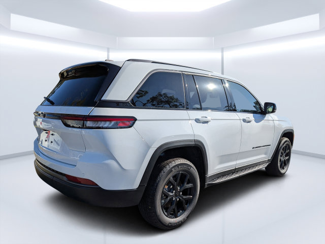 New 2026 Jeep Grand Cherokee Altitude AWD/4WD image 3