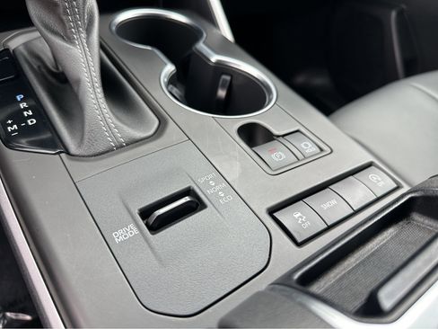 Used 2022 Toyota Highlander XSE image 29