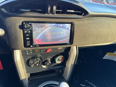 Used 2017 Toyota 86 image 22