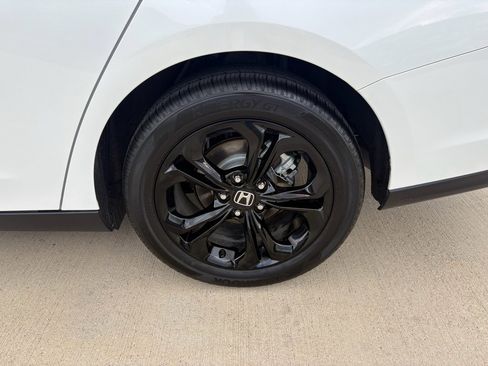 Certified 2025 Honda Accord SE image 30