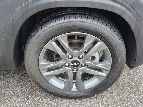 Used 2023 Kia Seltos S w/ Navigation Package FWD image 17
