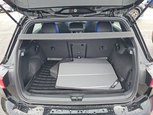 Used 2025 Volkswagen Golf R Black Edition image 7