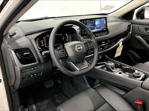 New 2025 Nissan Rogue SL w/ Tech Package AWD/4WD image 6