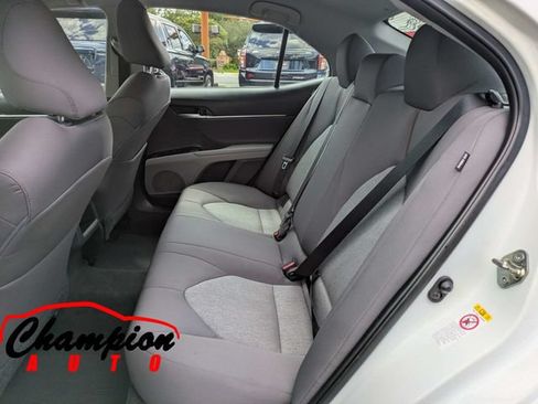 Used 2018 Toyota Camry FWD image 15
