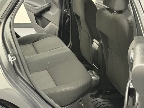 Used 2015 Ford Focus SE image 10