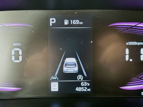 Used 2025 Kia Soul LX w/ LX Technology Package FWD image 15