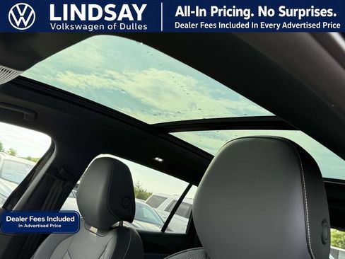 Used 2025 Volkswagen Tiguan SE R-Line AWD/4WD image 16