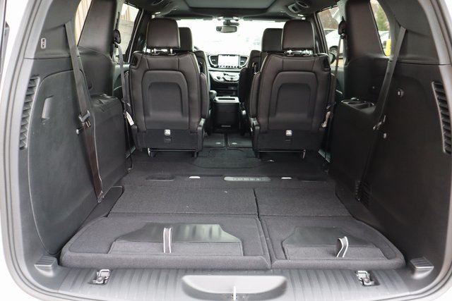 New 2026 Chrysler Pacifica Select AWD/4WD image 39