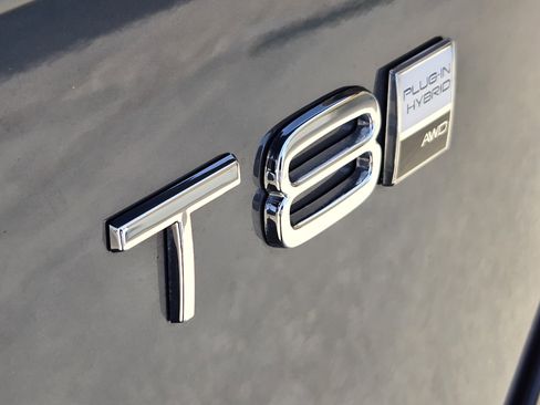 Used 2025 Volvo XC90 T8 Plus w/ Protection Package Premier image 18