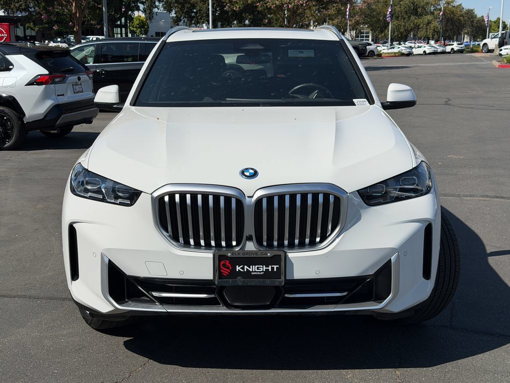 Used 2025 BMW X5 xDrive50e AWD/4WD image 3