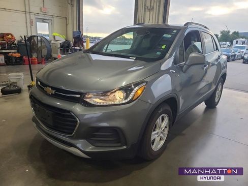 Used 2019 Chevrolet Trax LT w/ LT Convenience Package FWD image 1