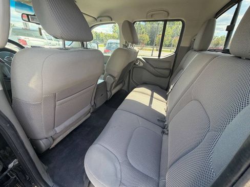 Used 2014 Nissan Frontier SV w/ SV Value Truck Package AWD/4WD image 12