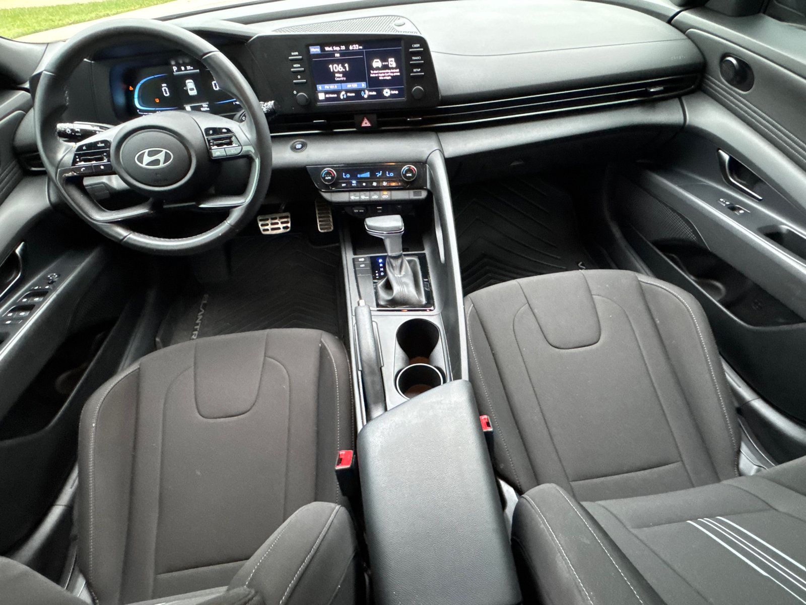 Used 2025 Hyundai Elantra Sport FWD image 24