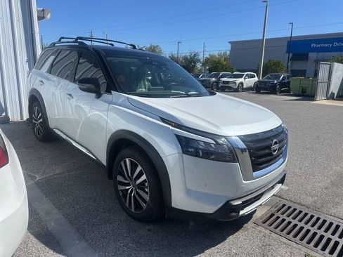 Certified 2025 Nissan Pathfinder Platinum w/ Cargo Package image 13