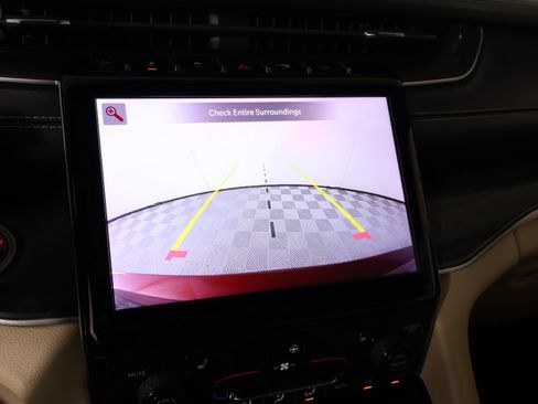 Used 2023 Jeep Grand Cherokee L Limited RWD image 6