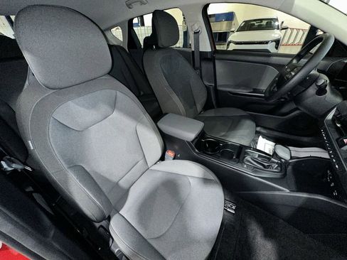 New 2025 Kia K4 LXS image 25
