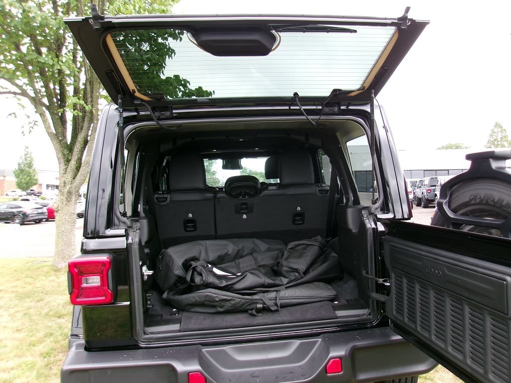 Certified 2024 Jeep Wrangler Unlimited Sahara AWD/4WD image 18