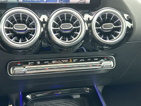 Certified 2025 Mercedes-Benz GLA 250 4MATIC image 33