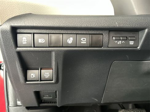 Used 2023 Toyota Sienna Platinum image 19