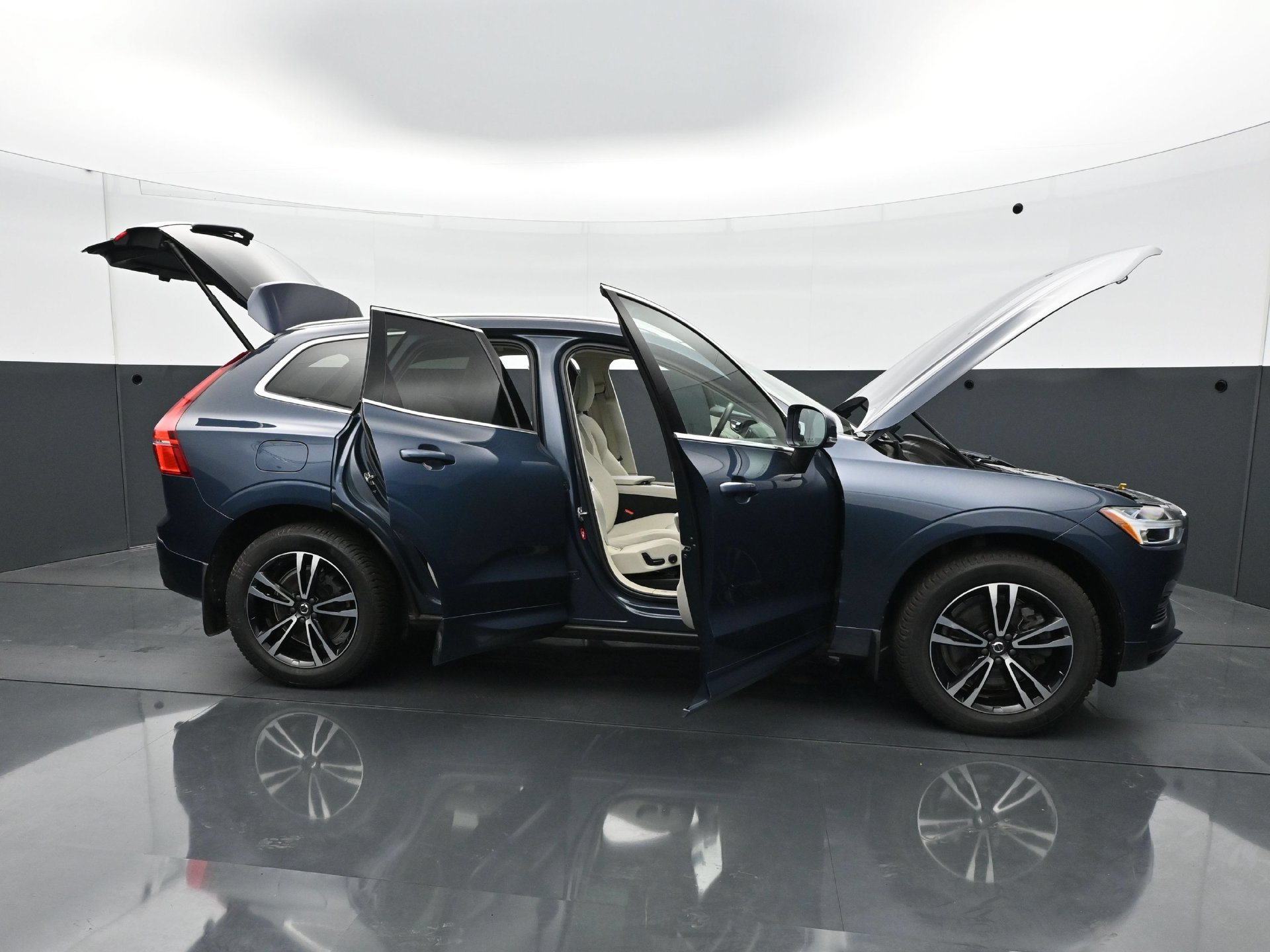 Used 2018 Volvo XC60 T8 Momentum AWD/4WD image 38