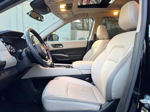 Used 2022 Nissan Pathfinder SL w/ SL Premium Package image 17