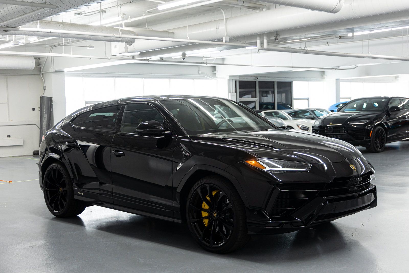 Used 2024 Lamborghini Urus S AWD/4WD image 9