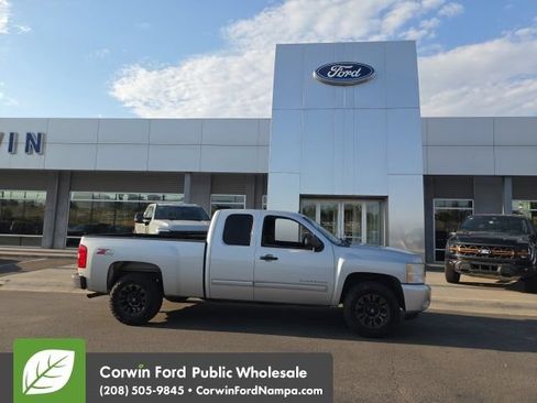 Used 2011 Chevrolet Silverado 1500 LT w/ All-Star Edition AWD/4WD image 4
