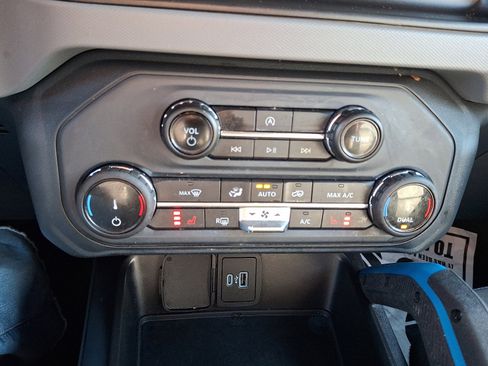 Used 2022 Ford Bronco Black Diamond image 15