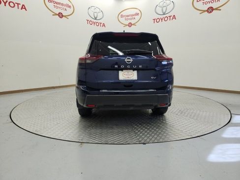 Used 2024 Nissan Rogue SV image 7