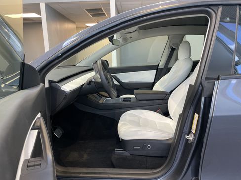 Used 2022 Tesla Model Y Long Range AWD/4WD image 17