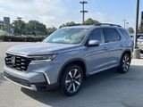 Used 2025 Honda Pilot Touring image 3