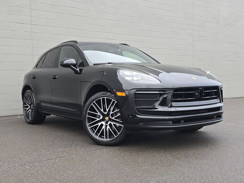 Certified 2025 Porsche Macan image 7