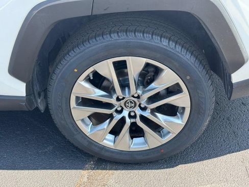 Used 2019 Toyota RAV4 XLE Premium FWD image 10