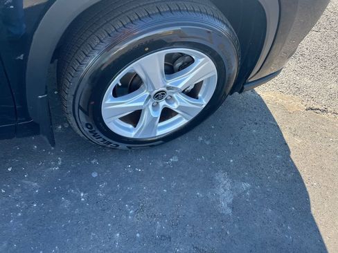 Used 2024 Toyota Highlander LE image 33